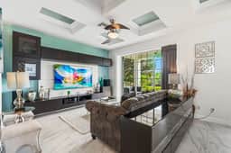 LE572X Liberty Plaza - Image 2
