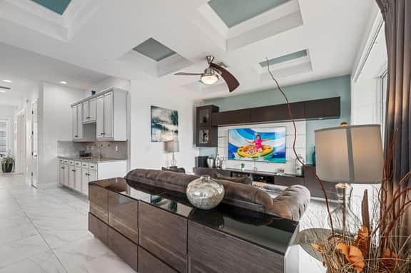 LE572X Liberty Plaza - Image 5